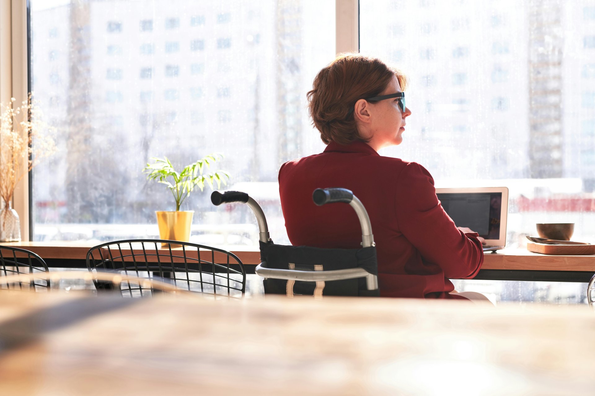 Freelancer signing documents remotely